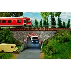 Steinbogenbrücke
