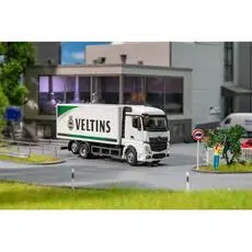 LKW MB Actros Streamspace Kofferaufbau Veltins Gettränke (HERPA)