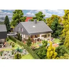Bungalow mit Plattendach