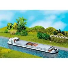 Flussfrachtschiff mit Wohnkajüte
