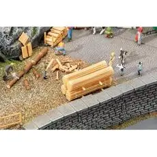 2 Schwartenbretterstapel