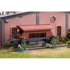 2 Spindelhebeböcke mit aufgebocktem Waggon 2 Spindelhebeböcke mit aufgebocktem Waggon