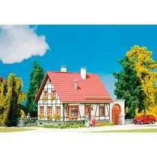 Fachwerkhaus mit Garage
