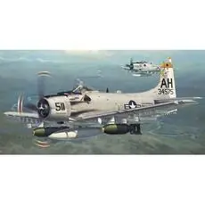 1/72 A-1H Skyrader mit Raketen-Hülse