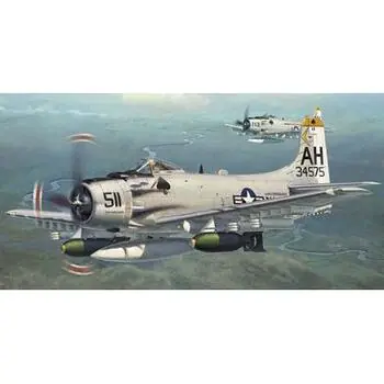 1/72 A-1H Skyrader mit Raketen-Hülse