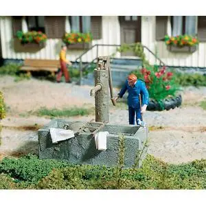 Pumpbrunnen mit Wassertrog