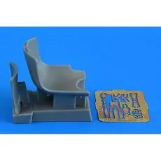 Macchi MC.202 seat - early v. ITALERI in 1:32