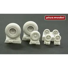 B-24 Liberator wheels with diamond tread in 1:72
