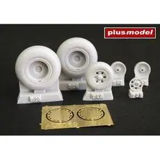 B-24 Liberator wheels early in 1:72