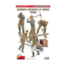 1:35 Fig. Dt. Soldaten b.d.Arbeit(5)SE